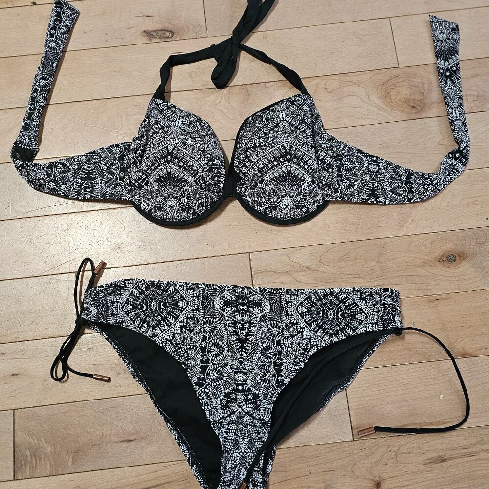 Red Carter Two-Piece Bikini – Size L – Black & White Mandala Print